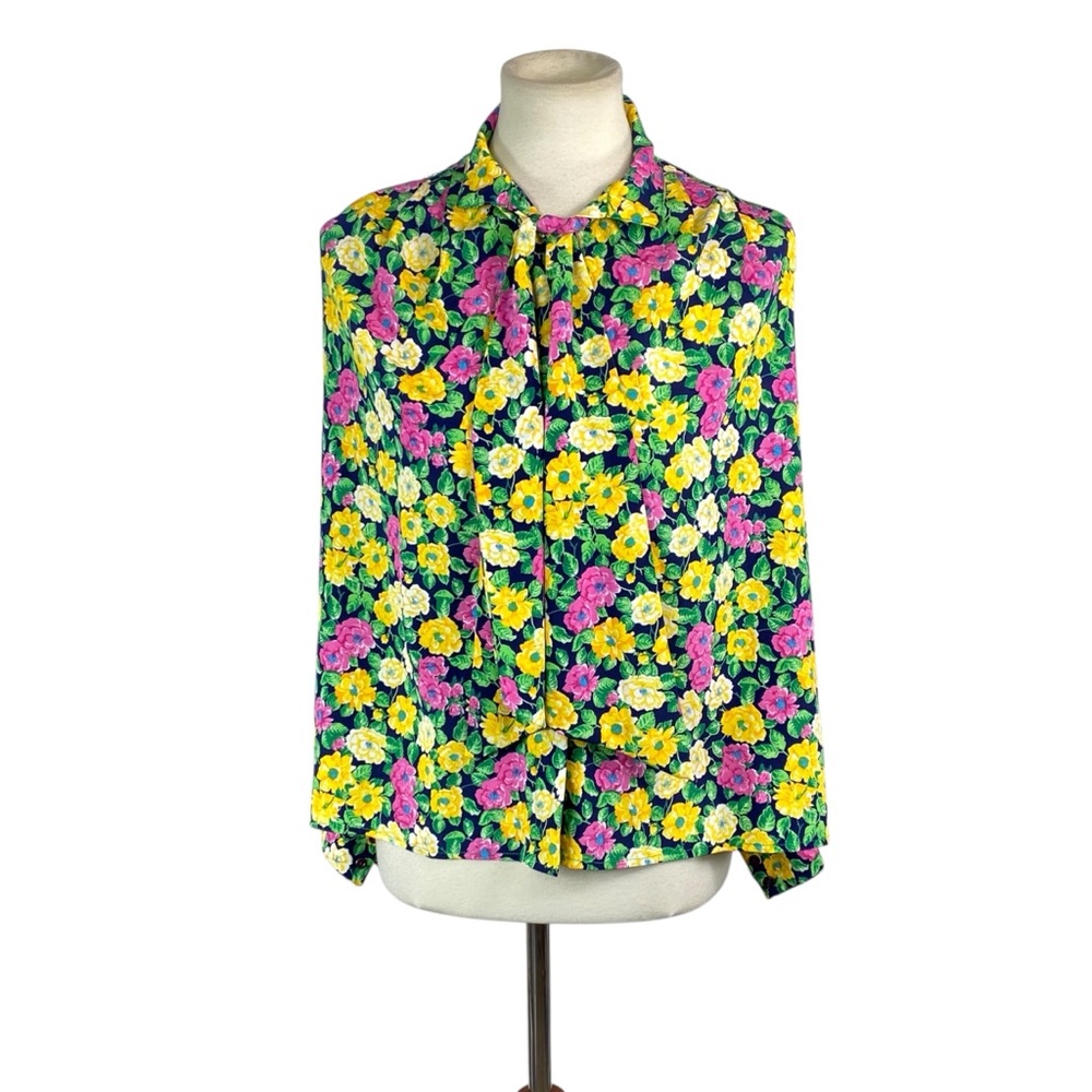 Vintage woman’s Hunt Valley floral pussybow button front top size 8